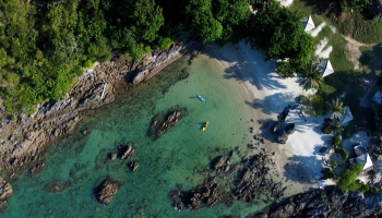 Pantai Punggur Tuing Geosite dan Paddle Board di Timur Laut Pulau Bangka